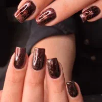 ناخنکار و مژه‌کار حرفه‌ای