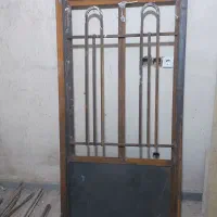 سه درب آهنی ویک درب چوبی دولنگه درحدنو