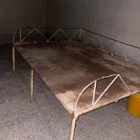 تخت اهنی