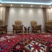 مبل نئوکلاسیک نه نفره با یکه جلو مبلی و دوتا عسلی