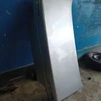 درب صندوق عقب نقره‌ای بیرنگ
