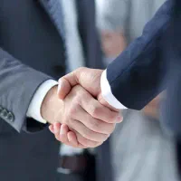 آماده همکاری