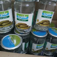 شیشه خالی خیارشور و ظرف یکبار مصرف