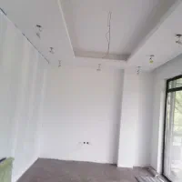 نقاشی ساختمان سوله در پنجره اهنی  رنگ نما