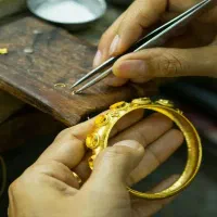 طراح و سازنده طلا
