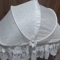 هم گهواره هم کنارتخت مادر