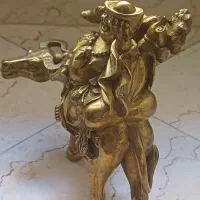 مجسمه مرد بودا و گاو