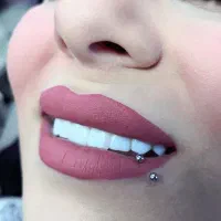 ارائه خدمات پیرسینگ و میکرودرمال حرفه ای
