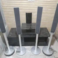 یکعددمیزتلویزیون و۴عددبلندگو