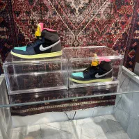 گردان مانکن باکس شیشه ای کیف کفش در مگنتی چوبلباسی