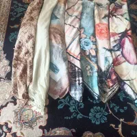 تعدادی روسری نخی