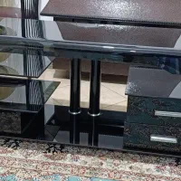 میز تلویزیون شیشه‌ای