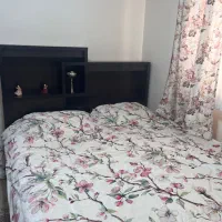 تخت دو نفره ام دی اف به همراه میز‌ آرایش پاتختی و