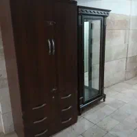 مبل راحتی و کمد و ویترین