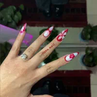 کاشت ناخن با تخفیف ویژه