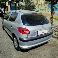 پژو ۲۰۶ مدل ۸۱ خیلی خوشگل و مرتب