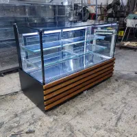 یخچال و ویترین کیک و شیرینی