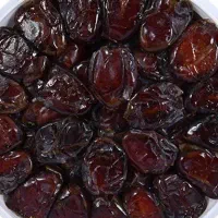 خرما شما را پاک میکنم و بسته بندی تمیز تحویل میدم