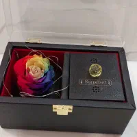 گلهای هورتانسیا و گل رز و درختان جاودان