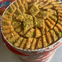 نیروی خانم گل کن و قالب زن در سوهانپزی