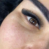 خدمات کاشت ناخن و اکستنشن مژه