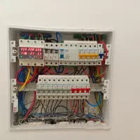 نیازمند نیروی برق کار