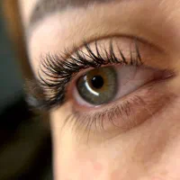 آموزش و انجام خدمات اکستنشن مژه