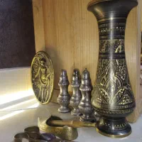 گلدان برنزی تعدادی عتیقه