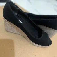 کفش پاشنه بلند و کفش آگ