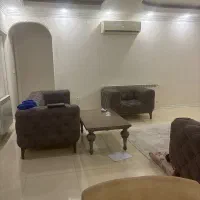 چستر مبل پنج نفره با میز