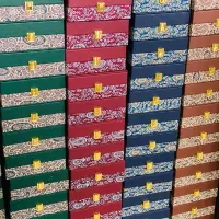 استخدام خانم در کارگاه جعبه سازی