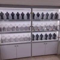 ویترین ام دی اف و ۷۲ عدد تندیس