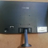 مانیتور سامسونگ19اینچ کارکرده وسطش ضربه ای خورده