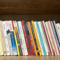 چند عدد کتاب.