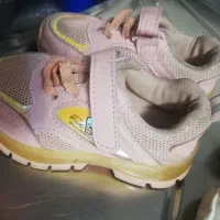 کتانی بچگانه سایز 23 و 25 دخترانه