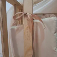تخت کنار مادر مارک انجل شرکتی
