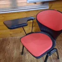 صندلی نو با پایه فلزی