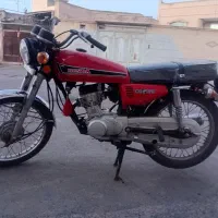 یک دستگاه موتور سیکلت سیجی ۱۲۵