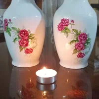 گلدان گل قرمزی