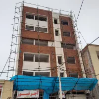 یک نفر کارگر ساده