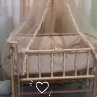 تخت کنار مادر چوبی