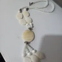 رومانتویی وگردنبندسنگ صدف