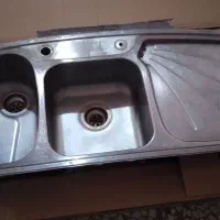 سینک و درب چوبی