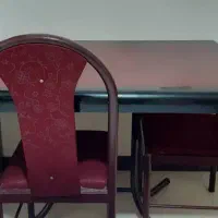 میز و ۴ عدد صندلی
