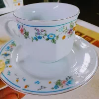 فنجان چینی و استکان نعلبکی