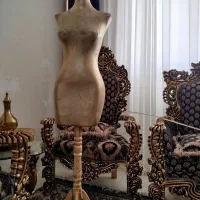 مانکن پایه چوبی