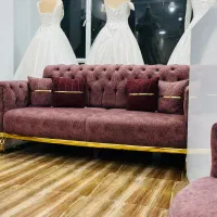 فروشنده خانم در مزون عروس