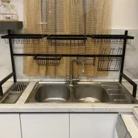 آبچکان پشت پنجره ای