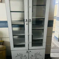 کمد ویترینی و صندلی اصلاح و باکس ام دی اف انتظار