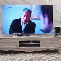 میز تلویزون با تلوزیون